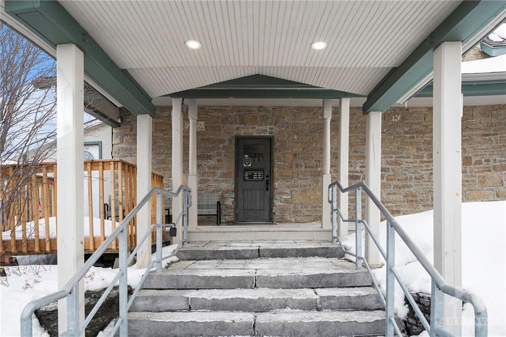 806 MARCH Road