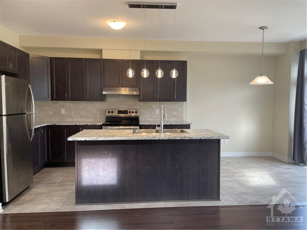 190 BANDELIER Way