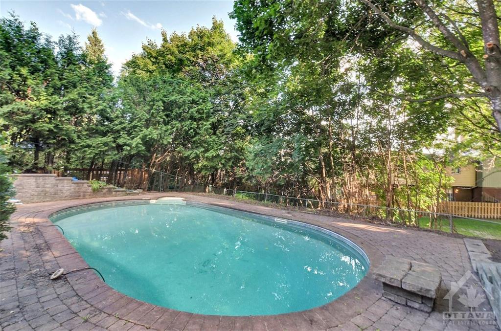 16 EASTPARK Drive