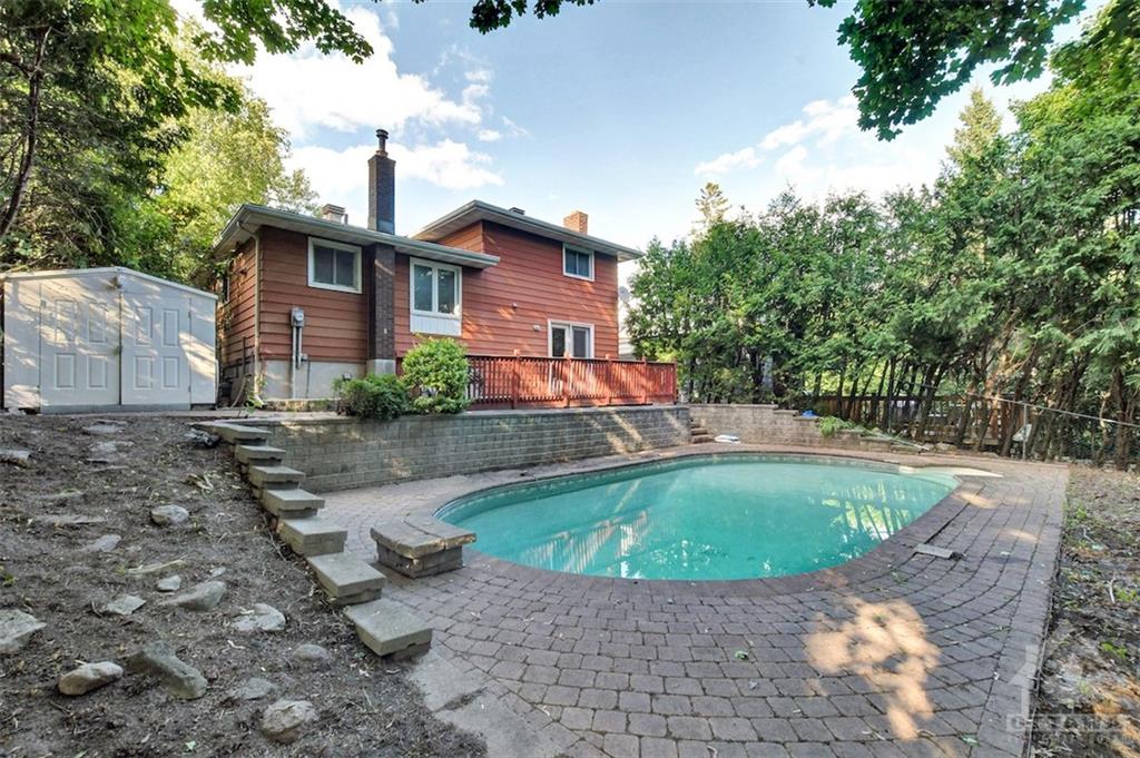 16 EASTPARK Drive