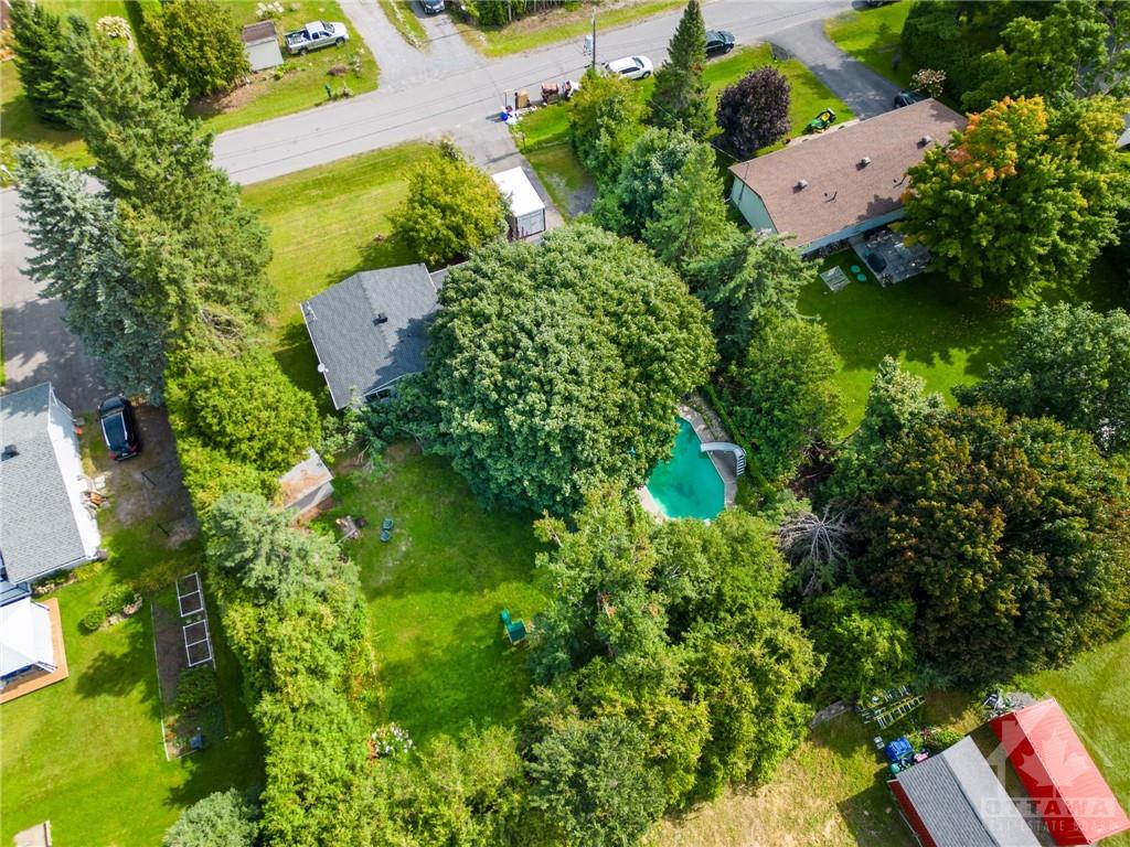 159 LLOYDALEX Crescent