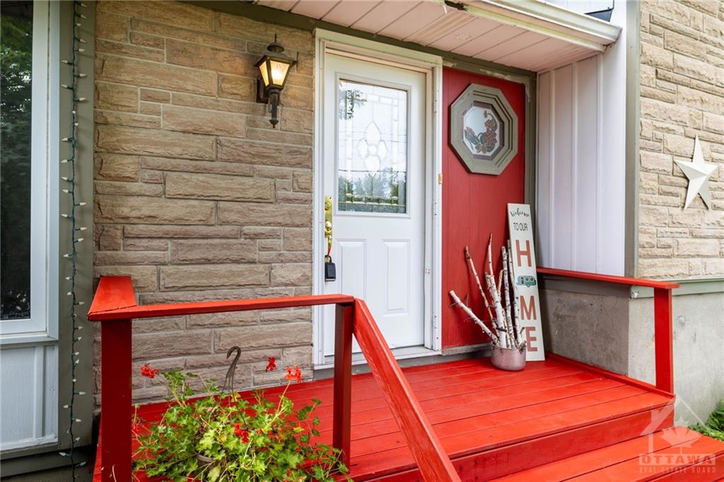 159 LLOYDALEX Crescent
