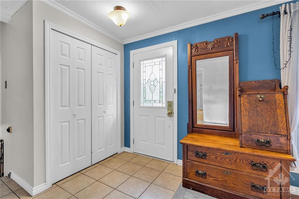 159 LLOYDALEX Crescent