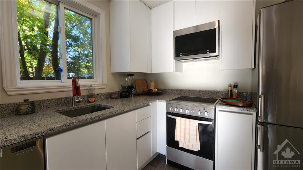 522 RIVERDALE Avenue, #2
