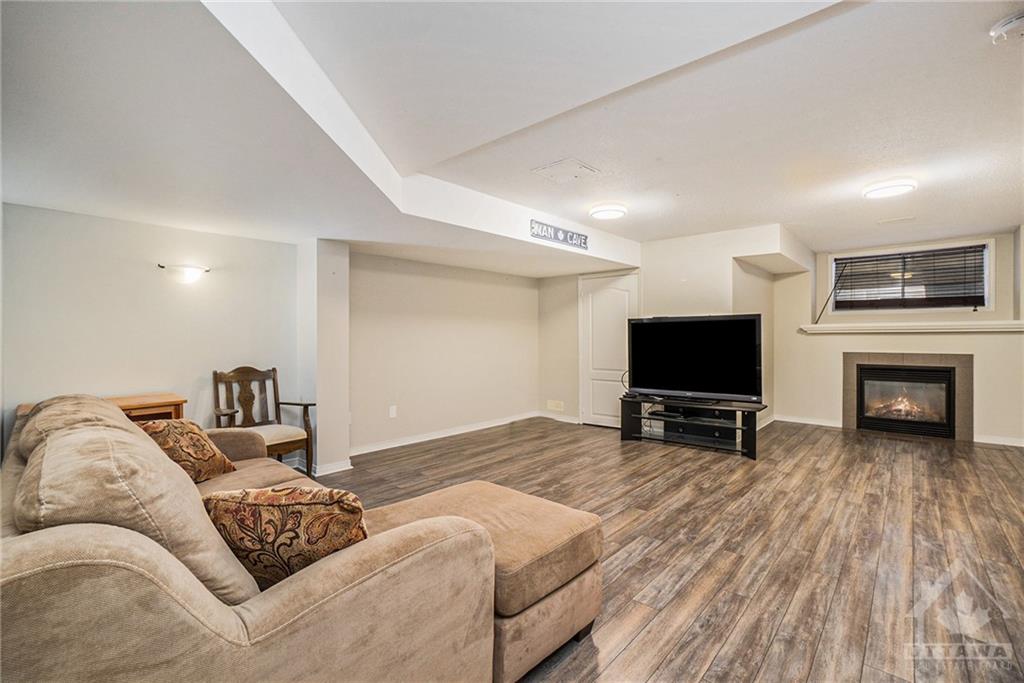 614 EVERLASTING Crescent