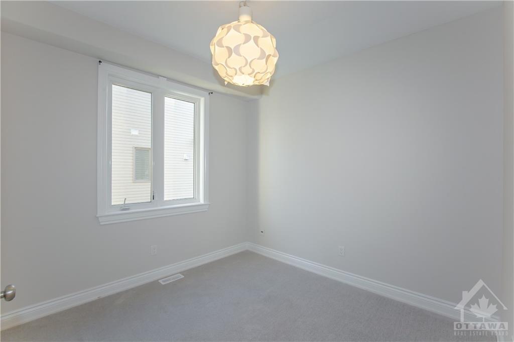 281 TOPAZE Crescent