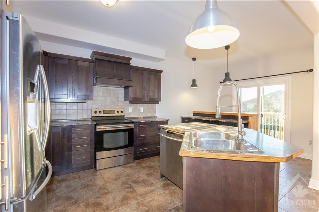 281 TOPAZE Crescent