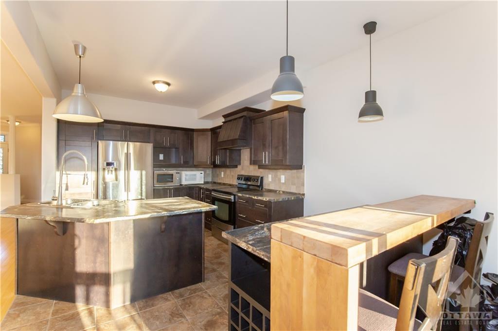 281 TOPAZE Crescent