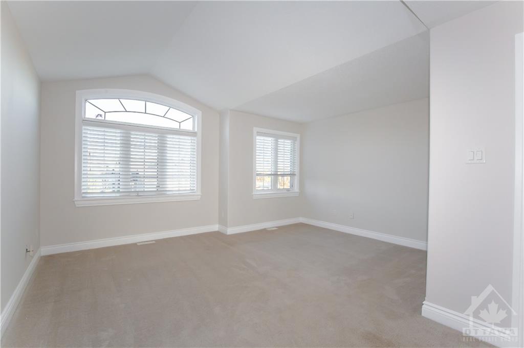 281 TOPAZE Crescent
