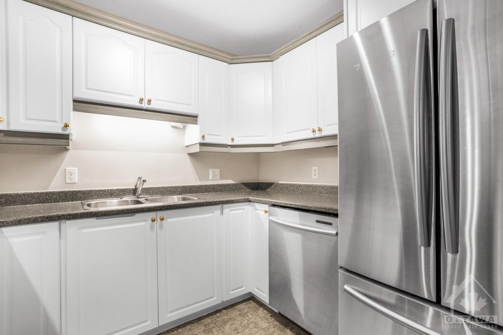 2923 LAURIER Street, #403