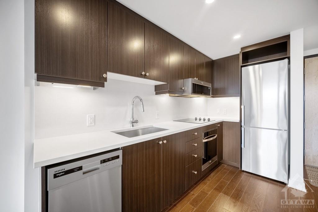 340 QUEEN Street, #1403