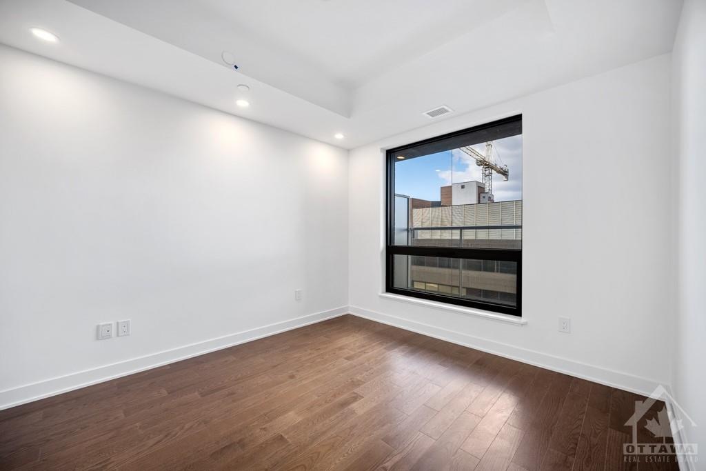 340 QUEEN Street, #1403