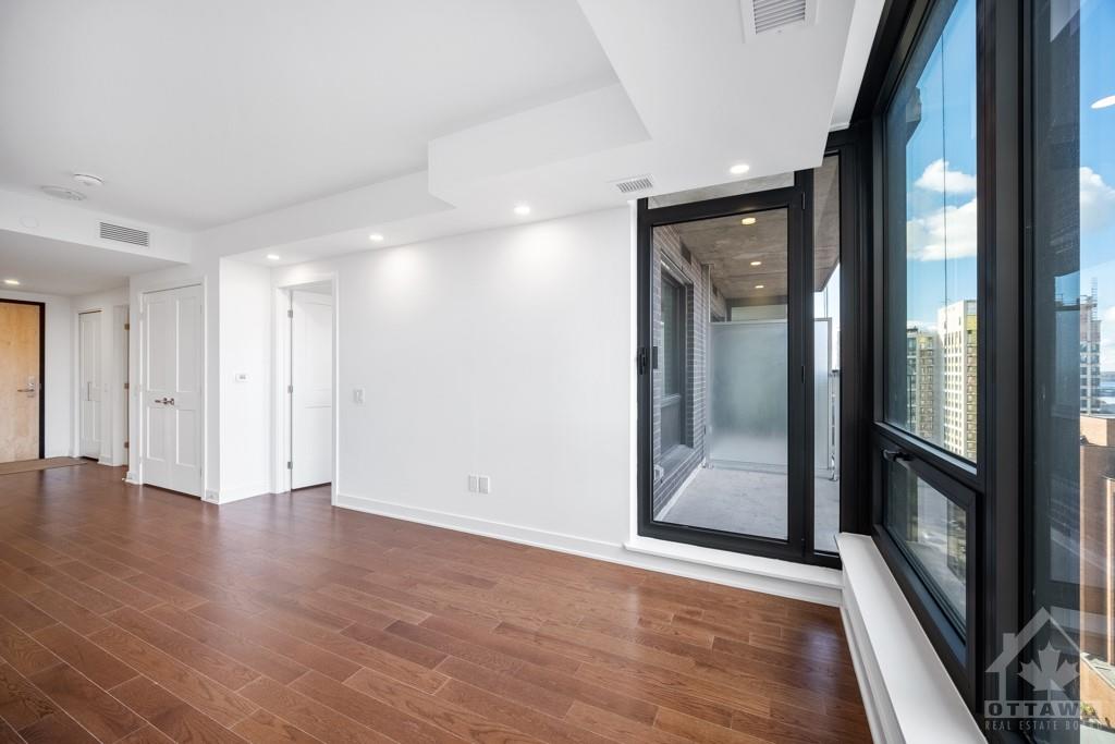 340 QUEEN Street, #1403