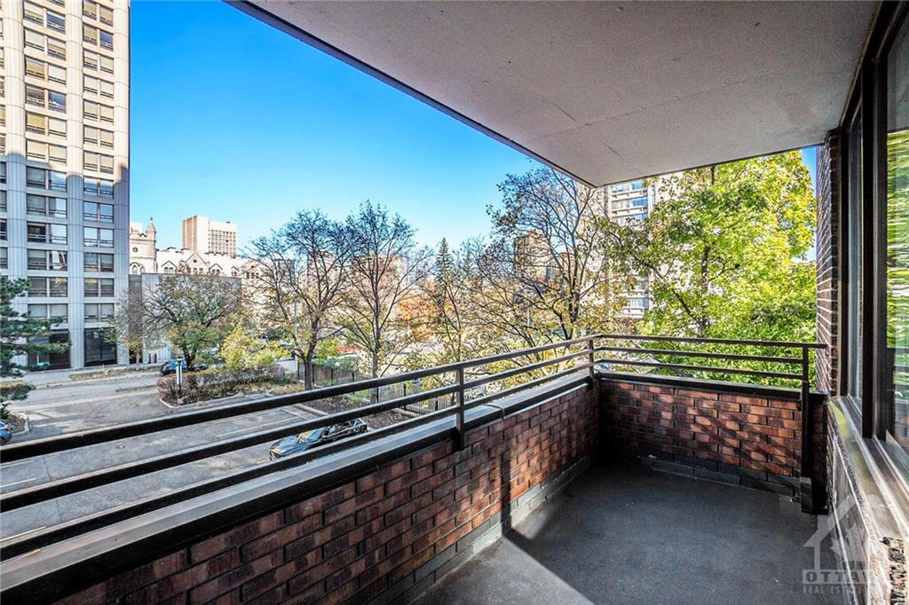 71 SOMERSET Street W, #302