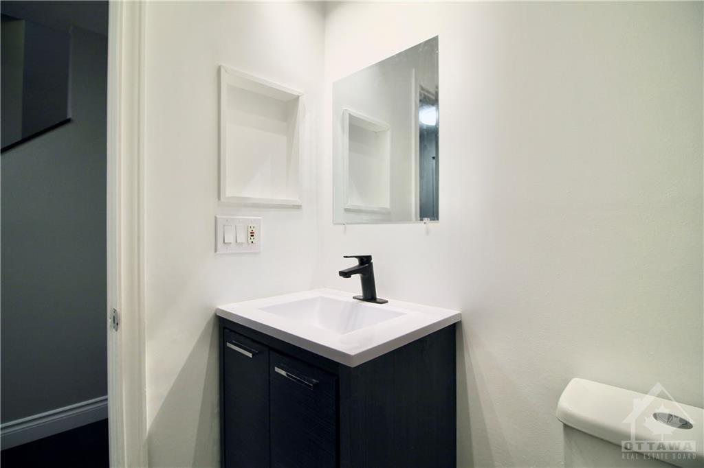 907 ELMSMERE Road, #A