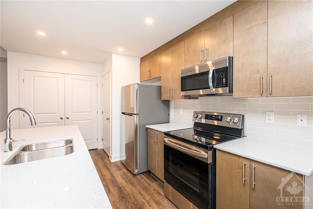 380 ROLLING MEADOW Crescent, #E