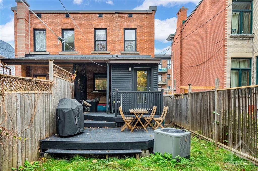 462 MCLEOD Street