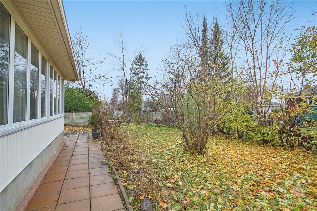 162 MEADOWLANDS Street W