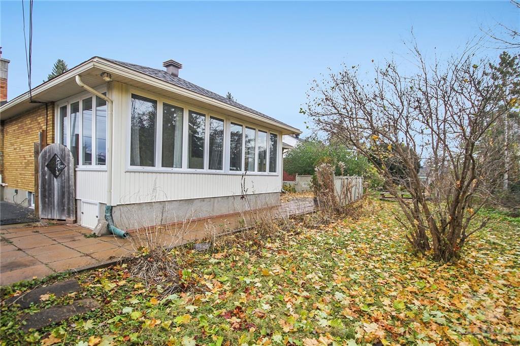 162 MEADOWLANDS Street W