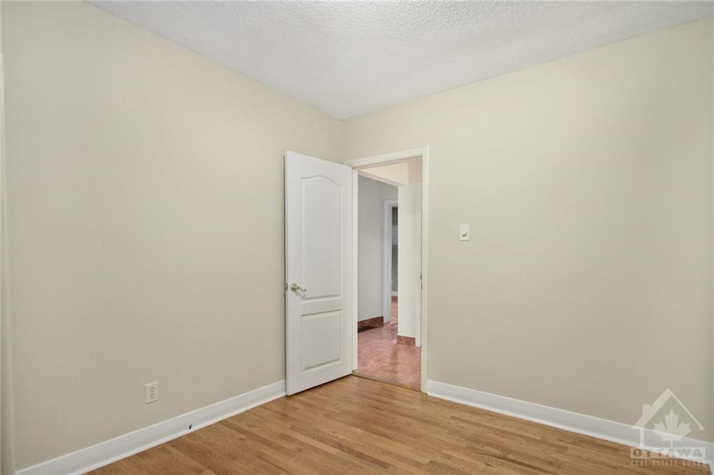 162 MEADOWLANDS Street W