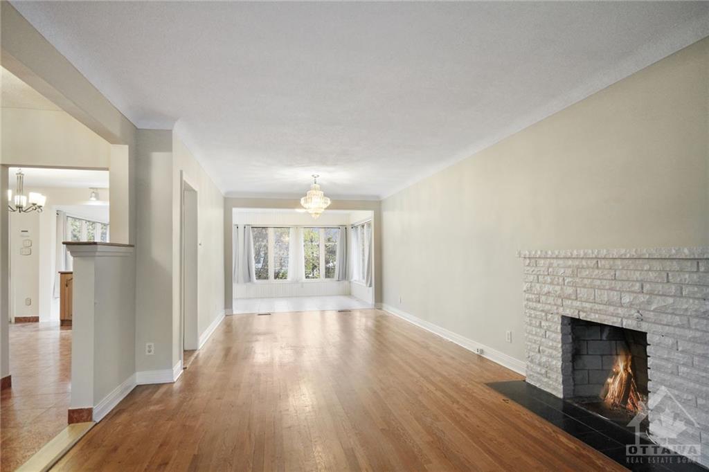 162 MEADOWLANDS Street W