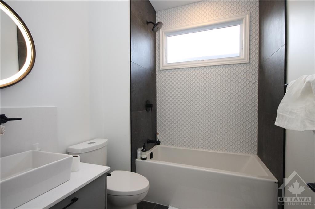 284 DOVERCOURT Avenue, #A