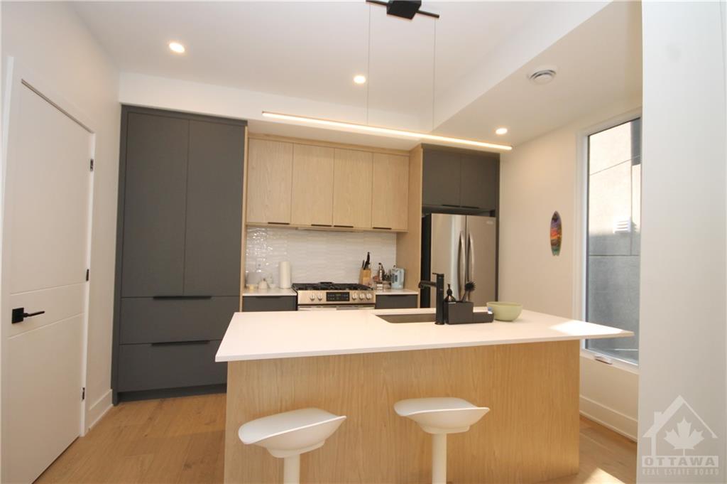 284 DOVERCOURT Avenue, #A