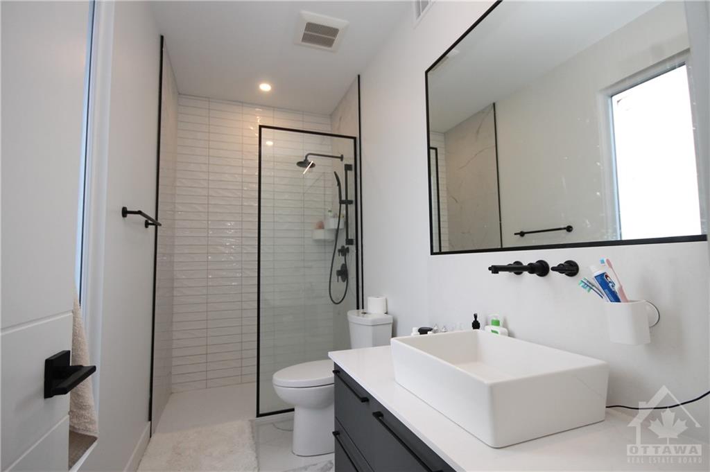 284 DOVERCOURT Avenue, #A