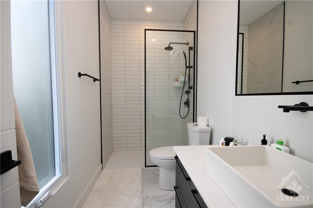 284 DOVERCOURT Avenue, #A
