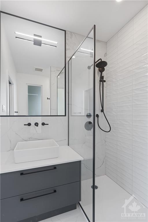 284 DOVERCOURT Avenue, #D