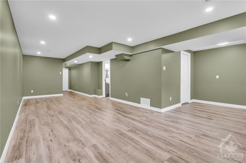 546 ROUNDLEAF Way