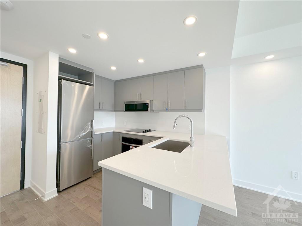340 QUEEN Street, #1609