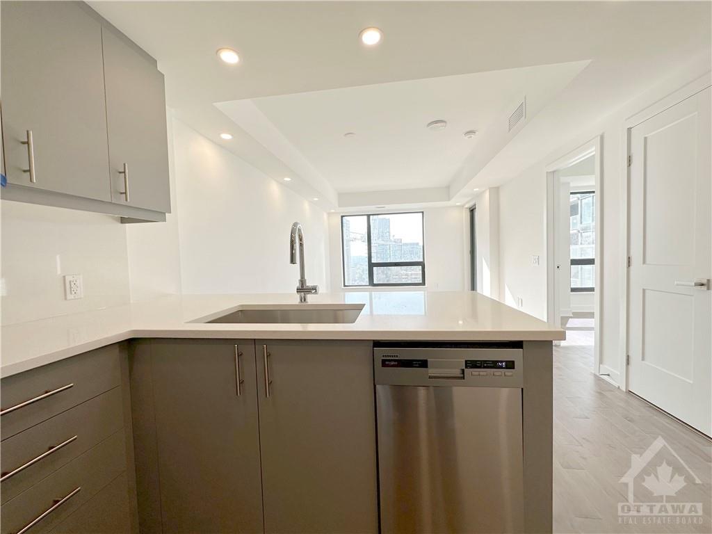 340 QUEEN Street, #1609
