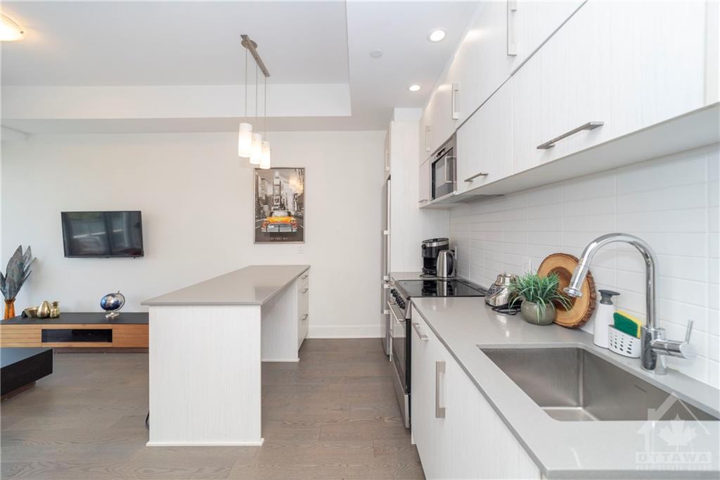255 BAY Street, #315