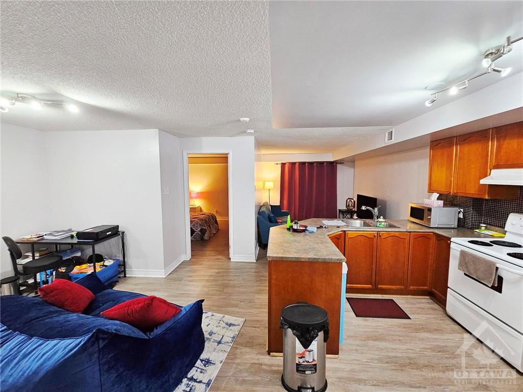 429 SOMERSET Street, #301