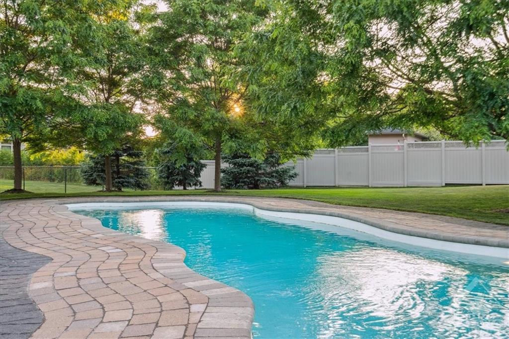 465 LOCKMASTER Crescent