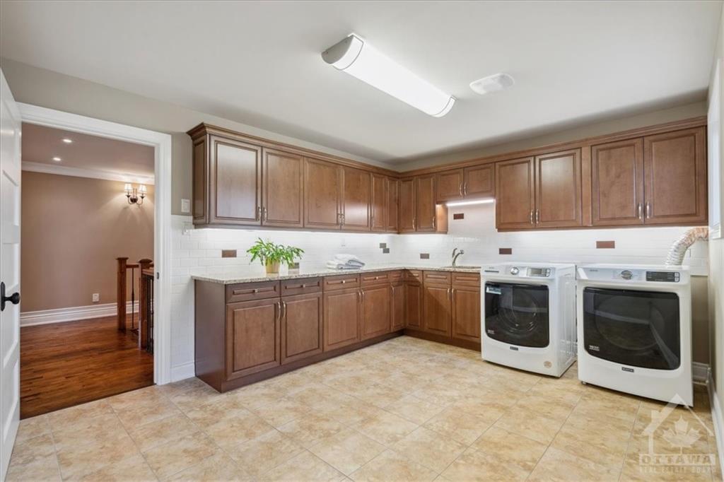 465 LOCKMASTER Crescent