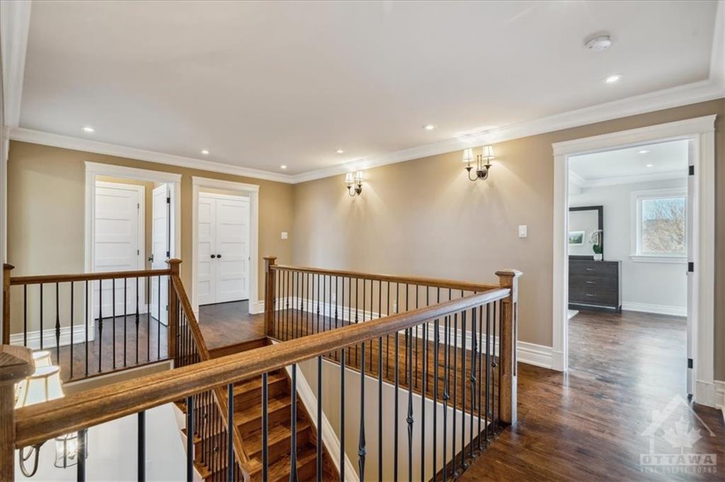 465 LOCKMASTER Crescent