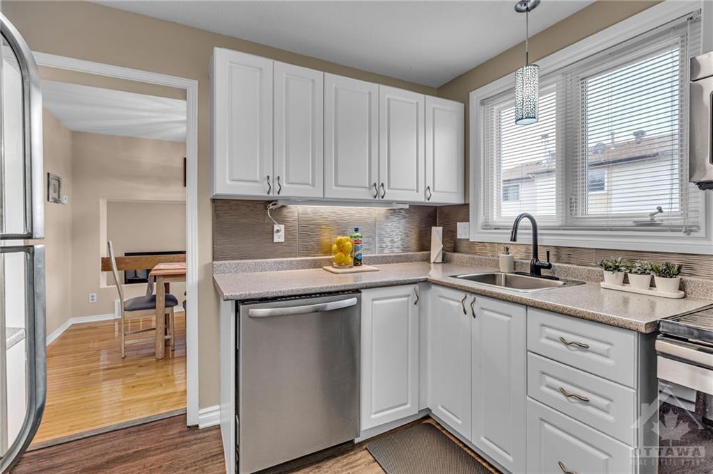 1711 LAMOUREUX Drive, #D