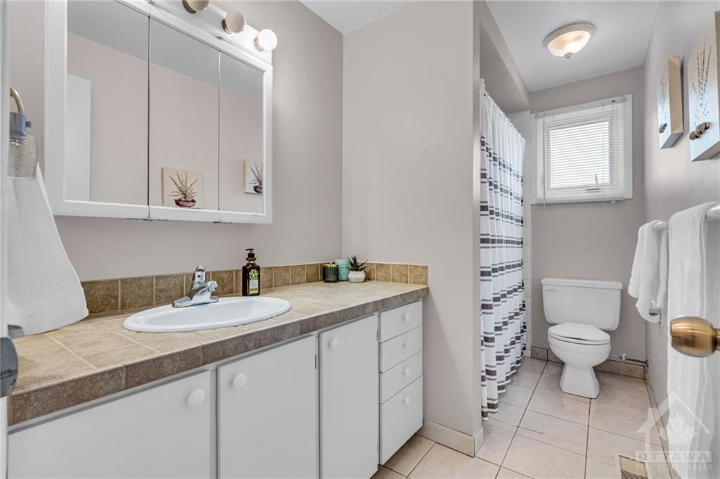 1711 LAMOUREUX Drive, #D