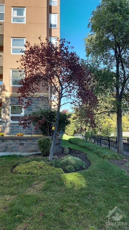 373 LAURIER Avenue E, #402