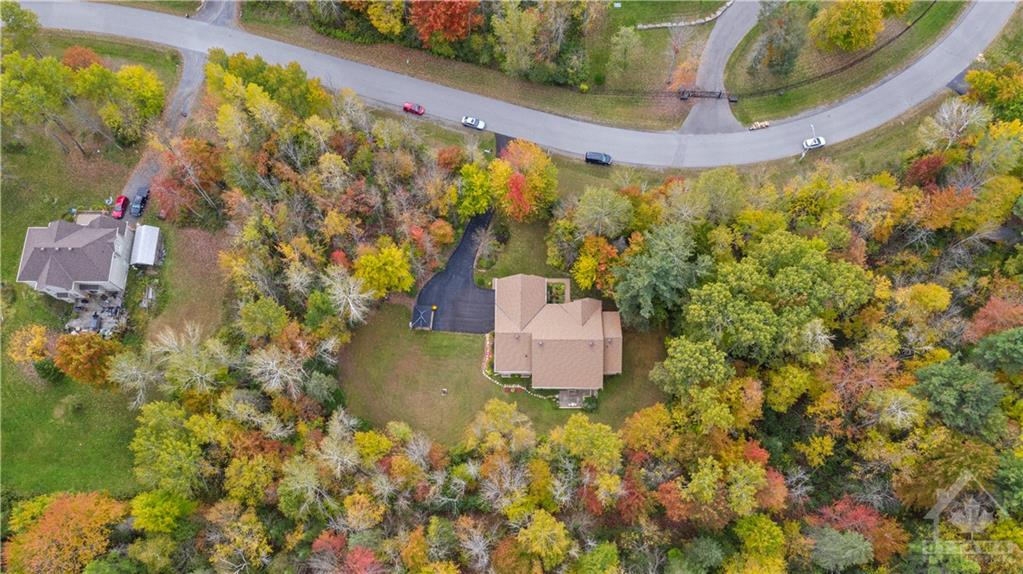 615 PINESTRAND Crescent