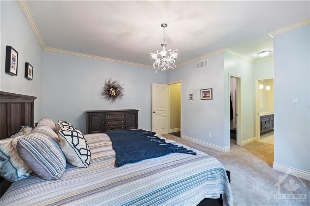 615 PINESTRAND Crescent