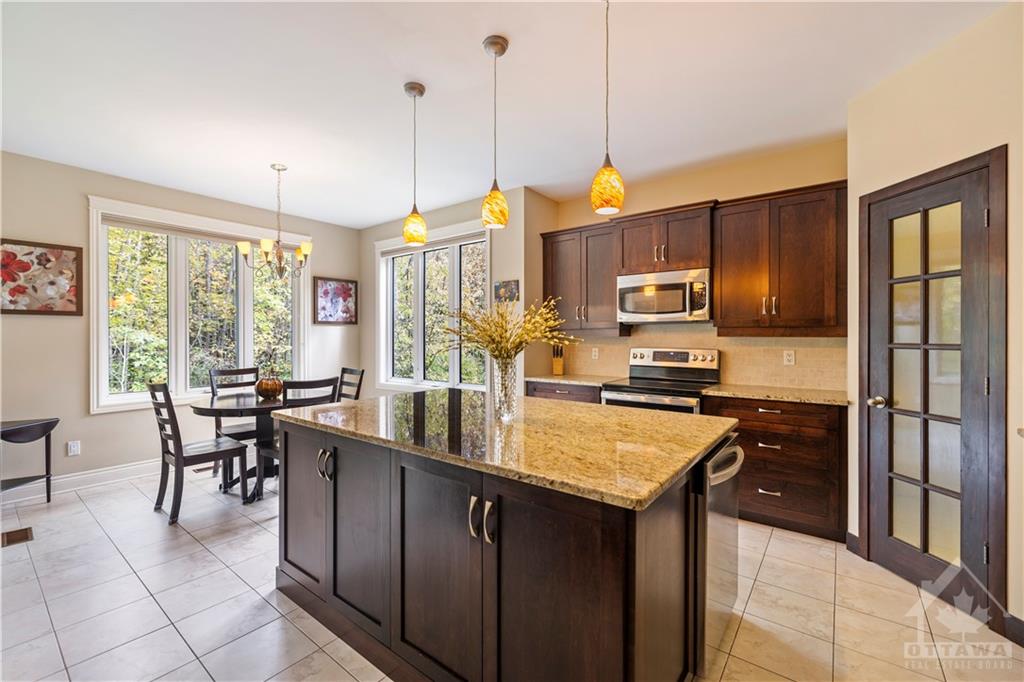 615 PINESTRAND Crescent