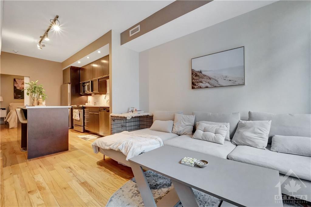 101 RICHMOND Road, #404