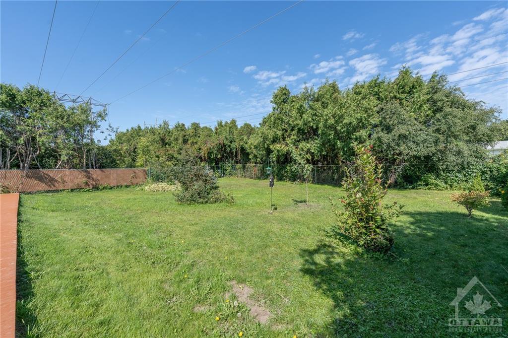 13 QUINPOOL Crescent