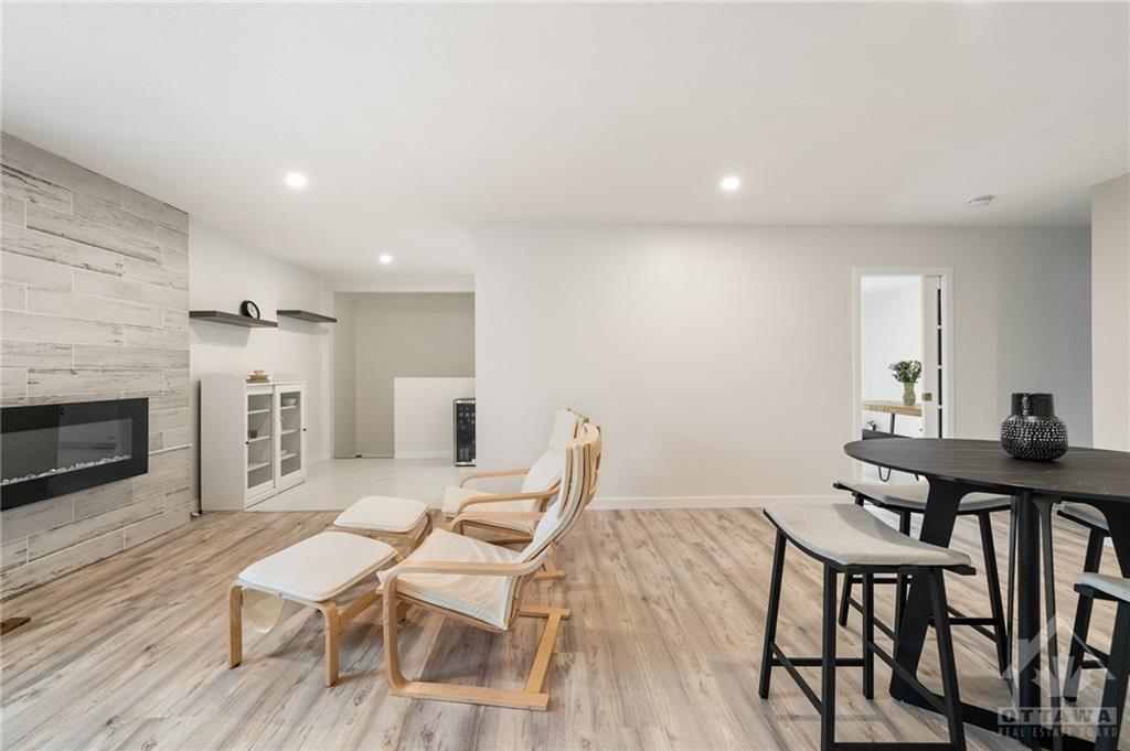 13 QUINPOOL Crescent