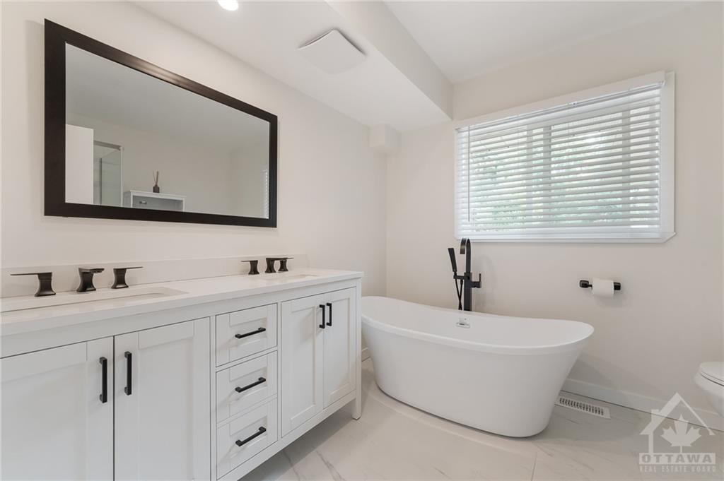 13 QUINPOOL Crescent