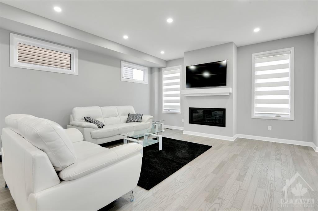 935 LAKERIDGE Drive