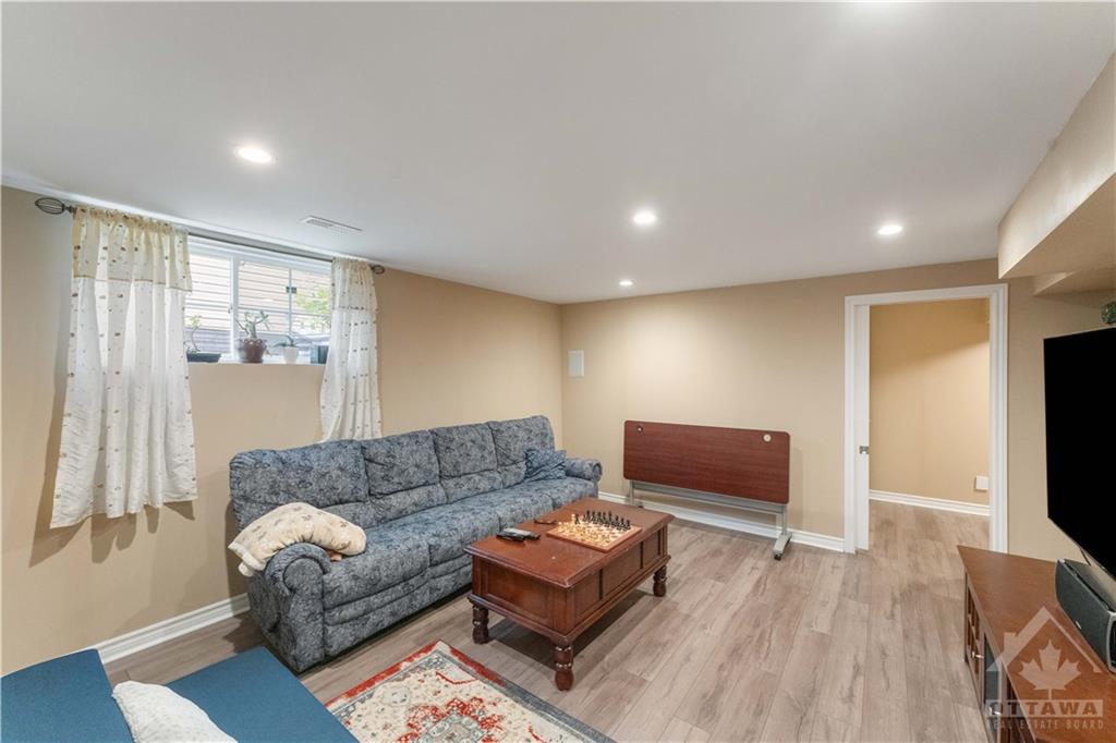 166 WINDANCE Crescent